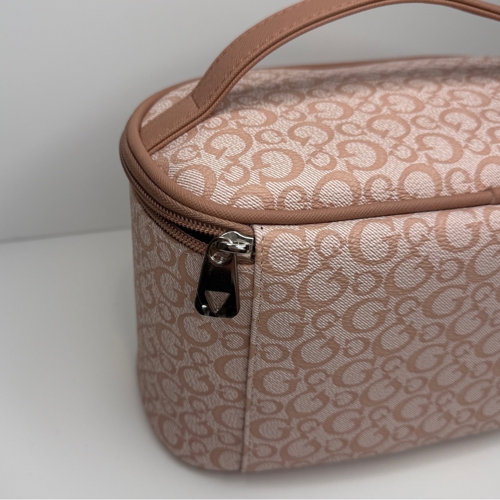 New Guess Pink Large Cosmetic Bag Vanity Case Pouch Travel Bag - Picture 6 of 9